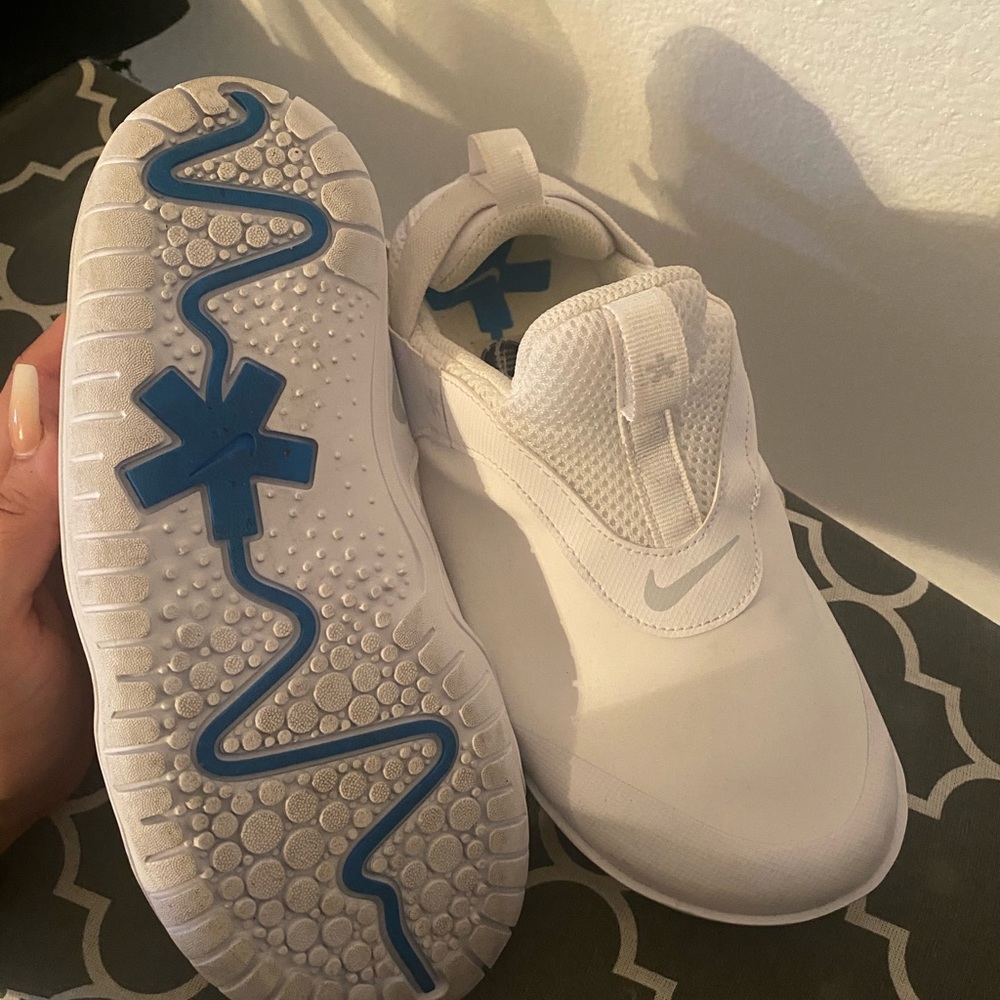 Size 7 women’s NIKE AIR ZOOM PULSE MEDICAL EDITION